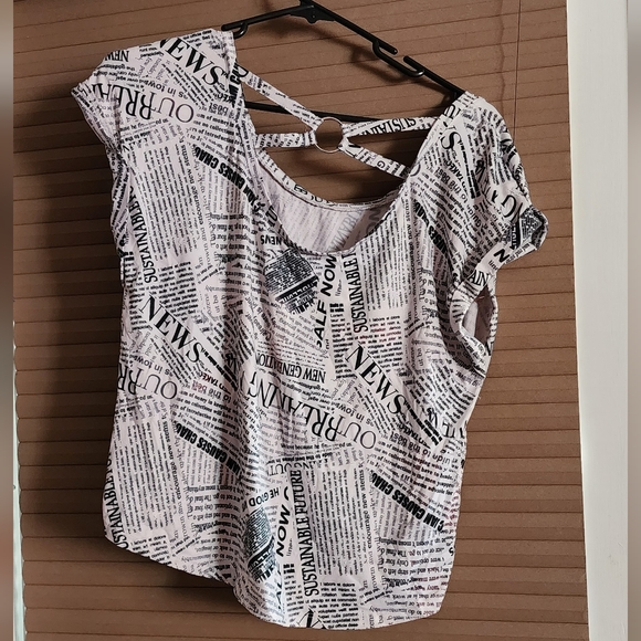 No Boundaries Women's Short Sleeve Black n White Design Size L 11-13 Used - Picture 2 of 3